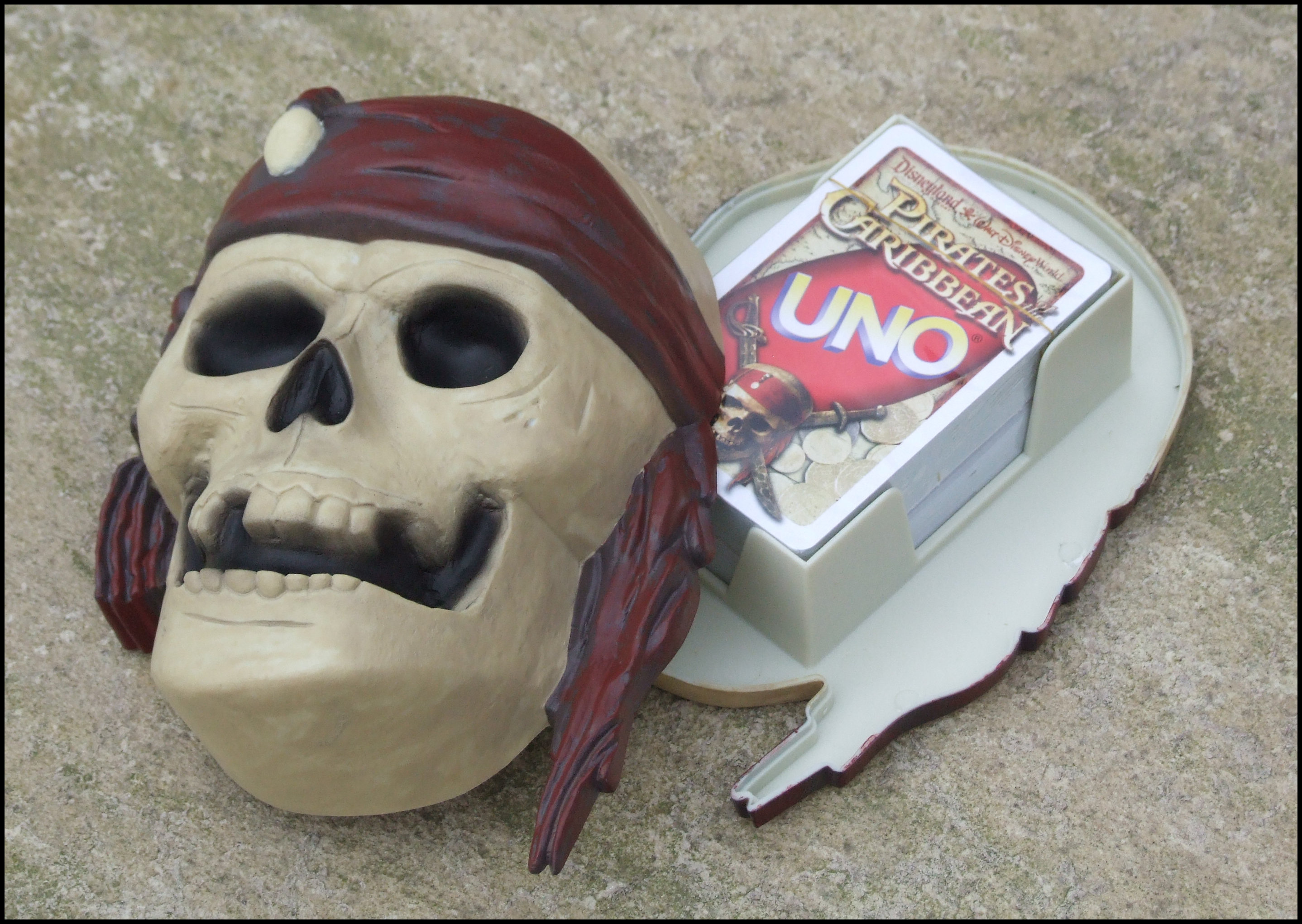 Uno Pirates - Inside The Box